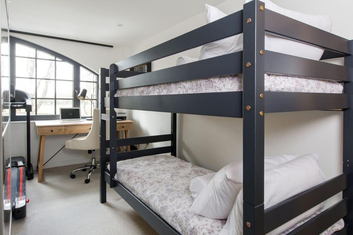 Stylish City Centre Apartment With Sauna Chichester Exteriör bild