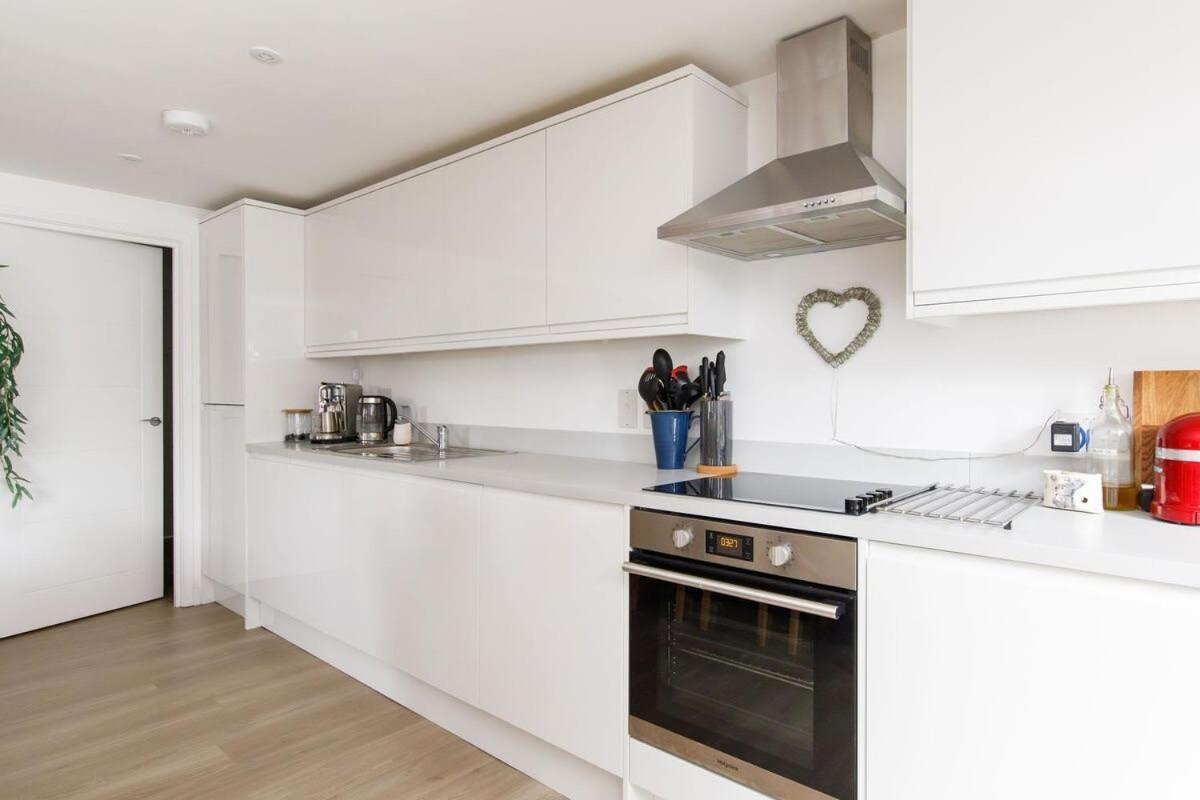 Stylish City Centre Apartment With Sauna Chichester Exteriör bild