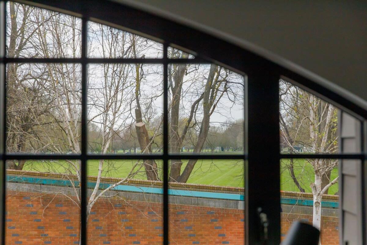 Stylish City Centre Apartment With Sauna Chichester Exteriör bild