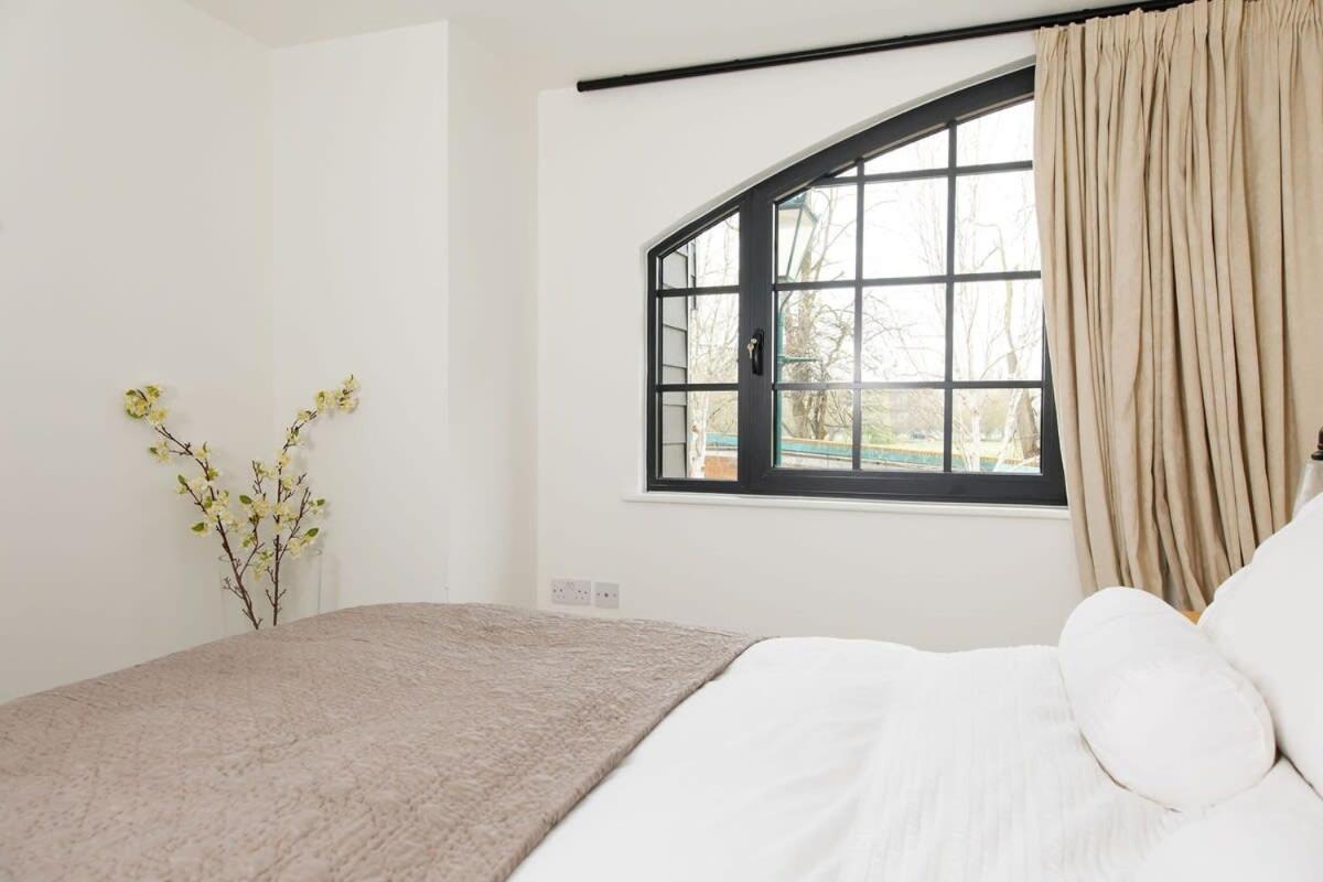 Stylish City Centre Apartment With Sauna Chichester Exteriör bild