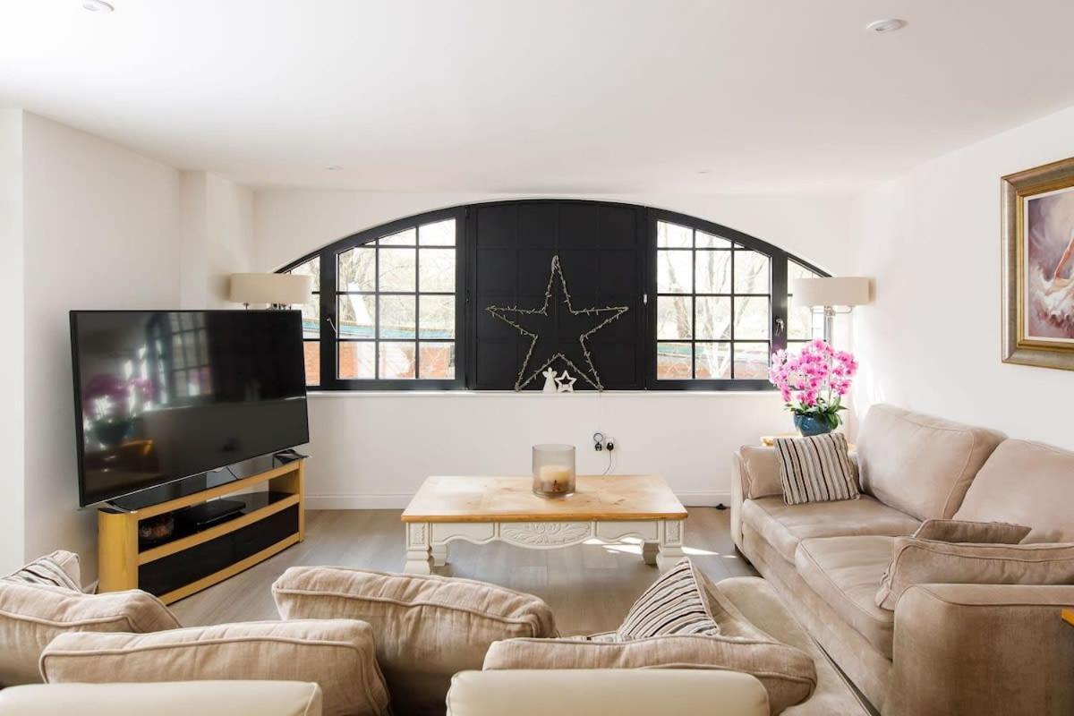 Stylish City Centre Apartment With Sauna Chichester Exteriör bild