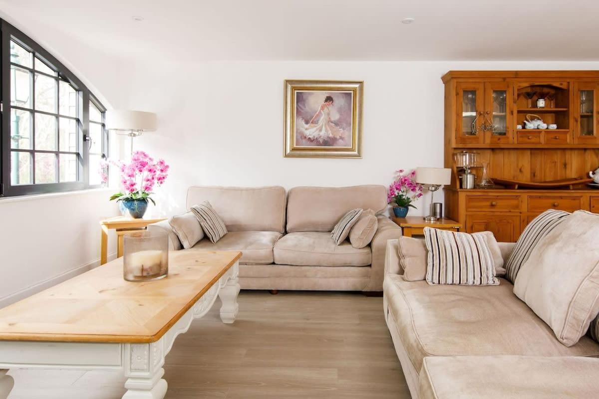 Stylish City Centre Apartment With Sauna Chichester Exteriör bild